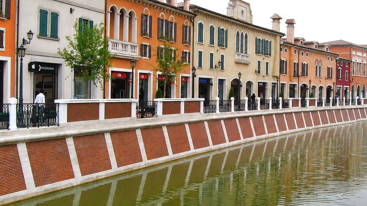 Florentia Village waterfront retail facades